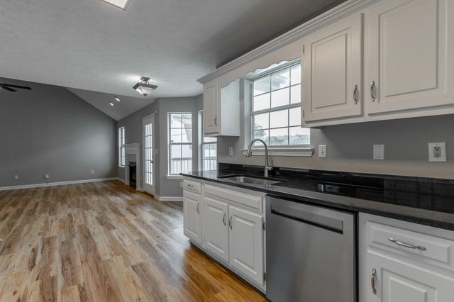 700 Debbie Lane, Ringgold, GA 30736