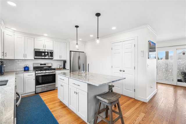 107 Dighton Avenue, Portsmouth, RI 02871