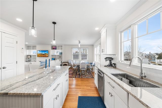 107 Dighton Avenue, Portsmouth, RI 02871