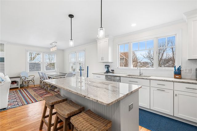 107 Dighton Avenue, Portsmouth, RI 02871