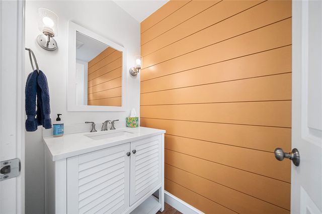 107 Dighton Avenue, Portsmouth, RI 02871