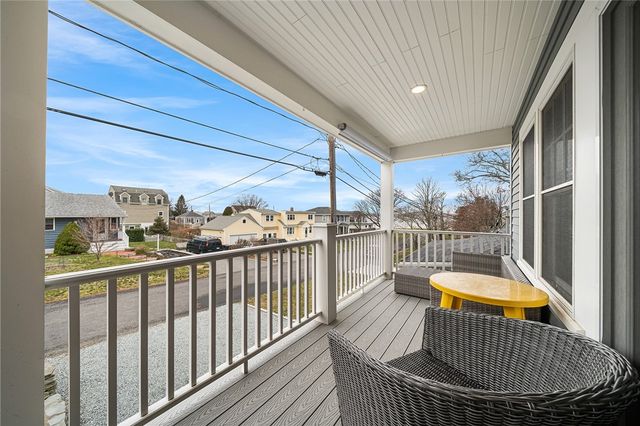 107 Dighton Avenue, Portsmouth, RI 02871