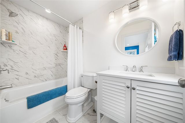 107 Dighton Avenue, Portsmouth, RI 02871