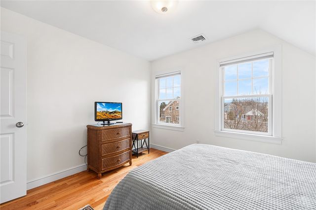 107 Dighton Avenue, Portsmouth, RI 02871