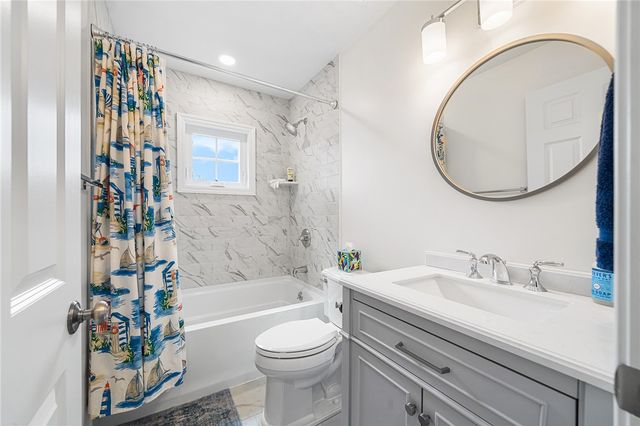 107 Dighton Avenue, Portsmouth, RI 02871