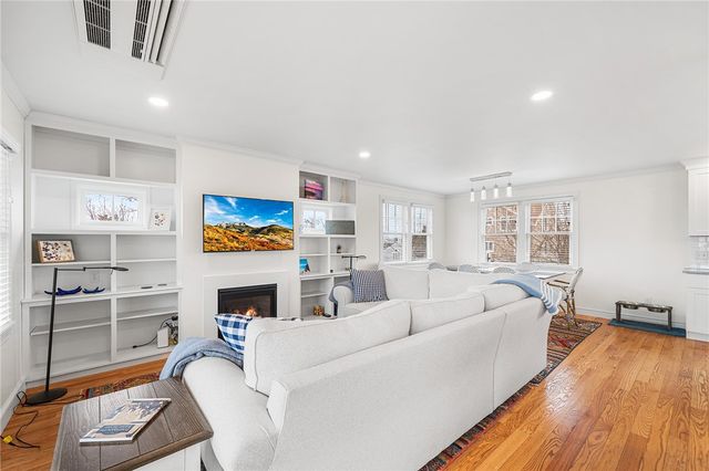 107 Dighton Avenue, Portsmouth, RI 02871