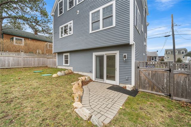 107 Dighton Avenue, Portsmouth, RI 02871