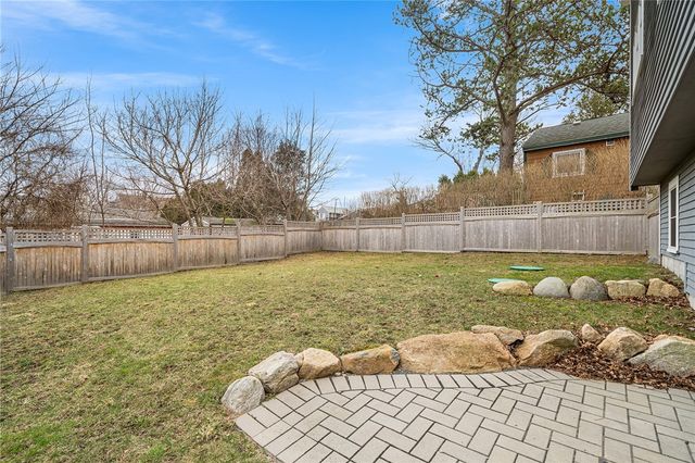 107 Dighton Avenue, Portsmouth, RI 02871