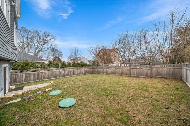 107 Dighton Avenue, Portsmouth, RI 02871