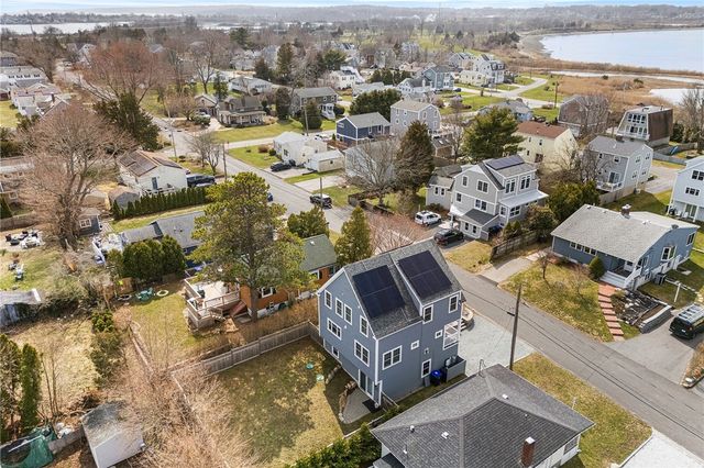 107 Dighton Avenue, Portsmouth, RI 02871