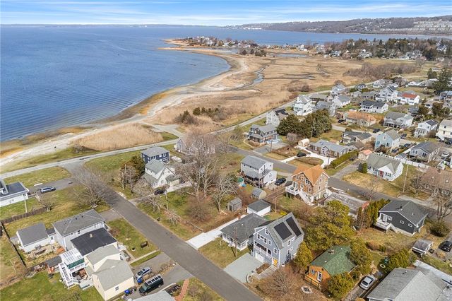 107 Dighton Avenue, Portsmouth, RI 02871