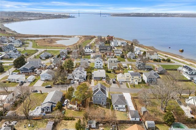 107 Dighton Avenue, Portsmouth, RI 02871