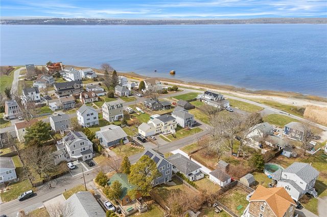 107 Dighton Avenue, Portsmouth, RI 02871