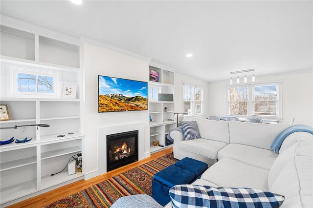 107 Dighton Avenue, Portsmouth, RI 02871