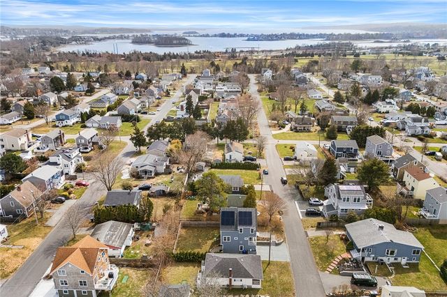 107 Dighton Avenue, Portsmouth, RI 02871