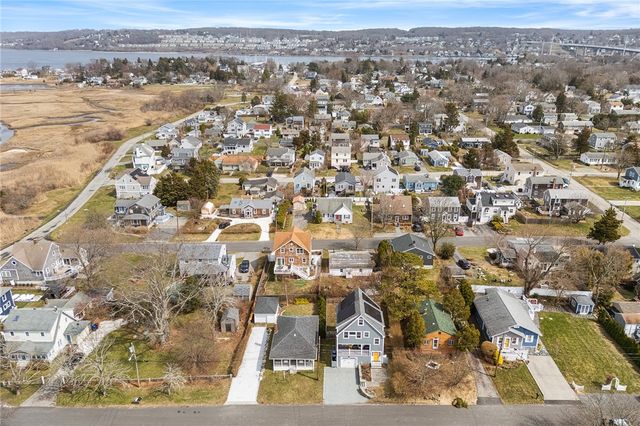 107 Dighton Avenue, Portsmouth, RI 02871