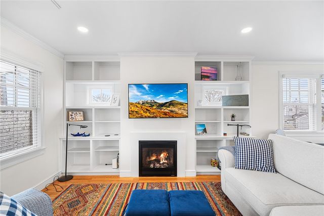 107 Dighton Avenue, Portsmouth, RI 02871