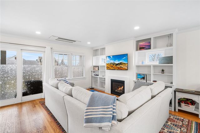 107 Dighton Avenue, Portsmouth, RI 02871