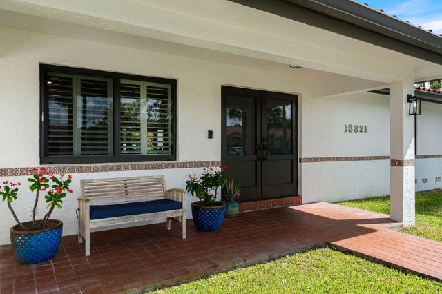 13821 Alexandria Court, Davie, FL 33325