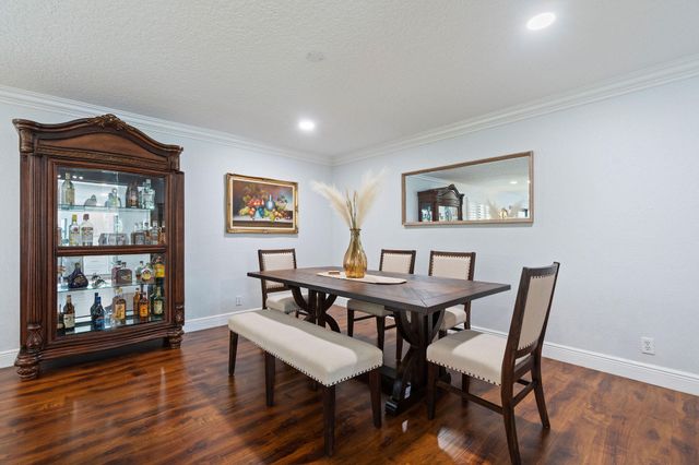 13821 Alexandria Court, Davie, FL 33325