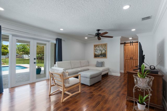 13821 Alexandria Court, Davie, FL 33325