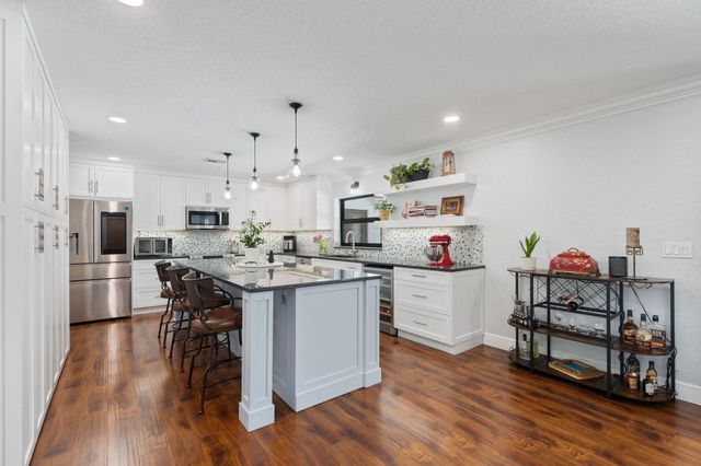 13821 Alexandria Court, Davie, FL 33325