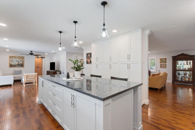 13821 Alexandria Court, Davie, FL 33325