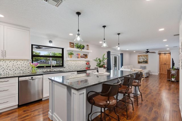 13821 Alexandria Court, Davie, FL 33325