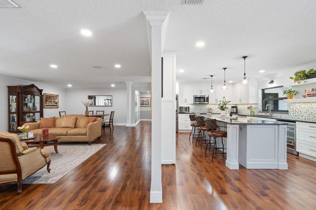 13821 Alexandria Court, Davie, FL 33325