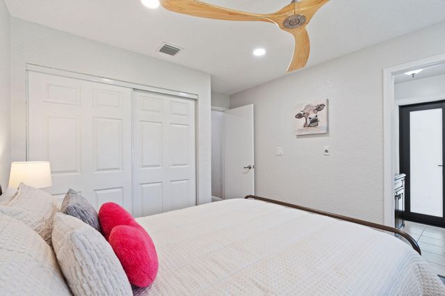 13821 Alexandria Court, Davie, FL 33325