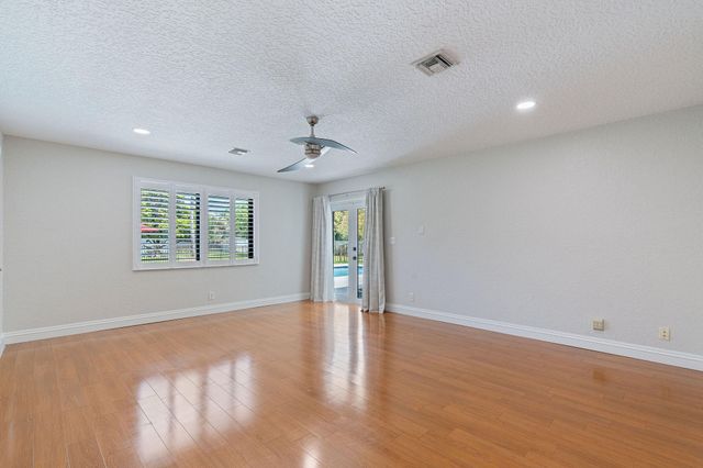 13821 Alexandria Court, Davie, FL 33325