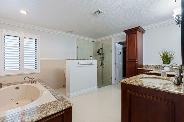 13821 Alexandria Court, Davie, FL 33325