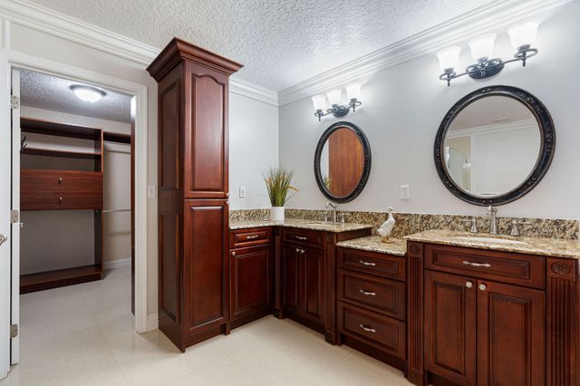 13821 Alexandria Court, Davie, FL 33325