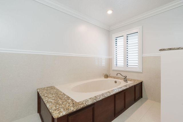 13821 Alexandria Court, Davie, FL 33325