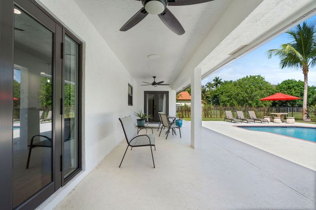 13821 Alexandria Court, Davie, FL 33325