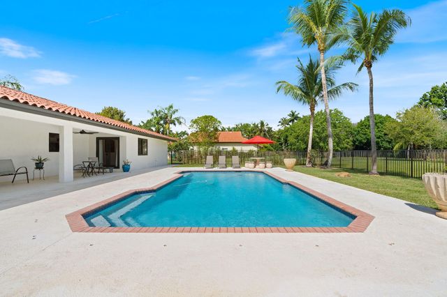 13821 Alexandria Court, Davie, FL 33325