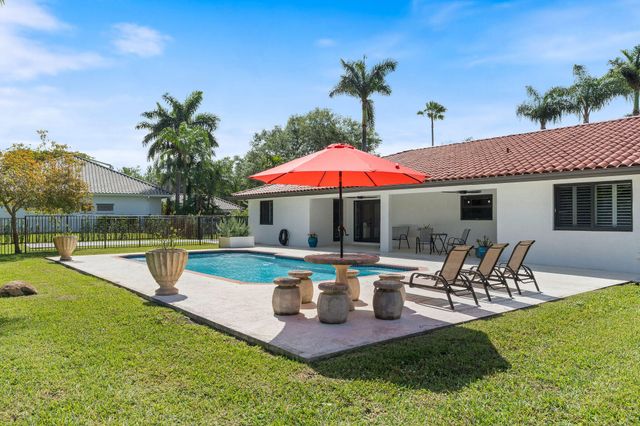 13821 Alexandria Court, Davie, FL 33325