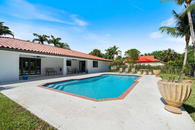 13821 Alexandria Court, Davie, FL 33325