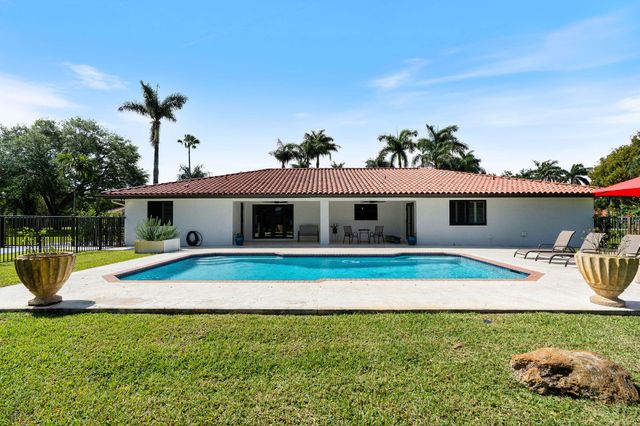 13821 Alexandria Court, Davie, FL 33325