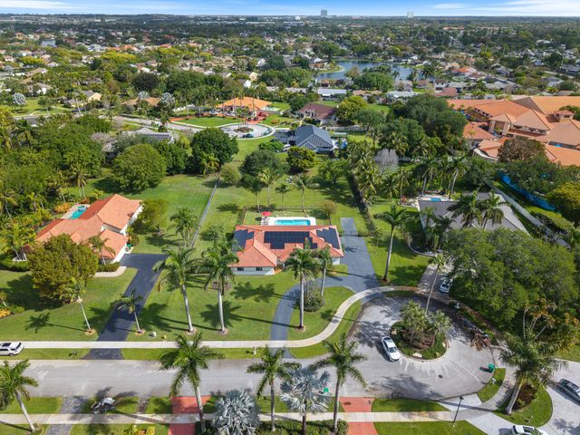 13821 Alexandria Court, Davie, FL 33325