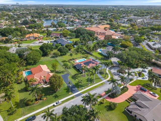 13821 Alexandria Court, Davie, FL 33325