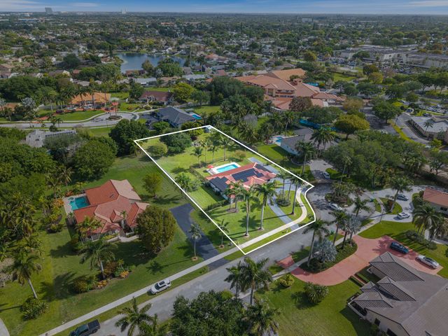 13821 Alexandria Court, Davie, FL 33325