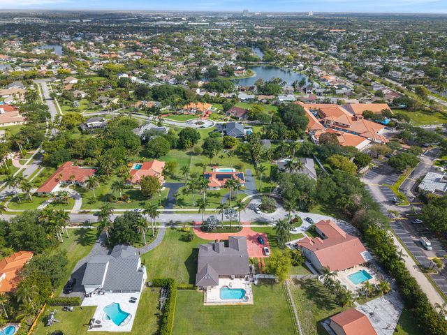 13821 Alexandria Court, Davie, FL 33325