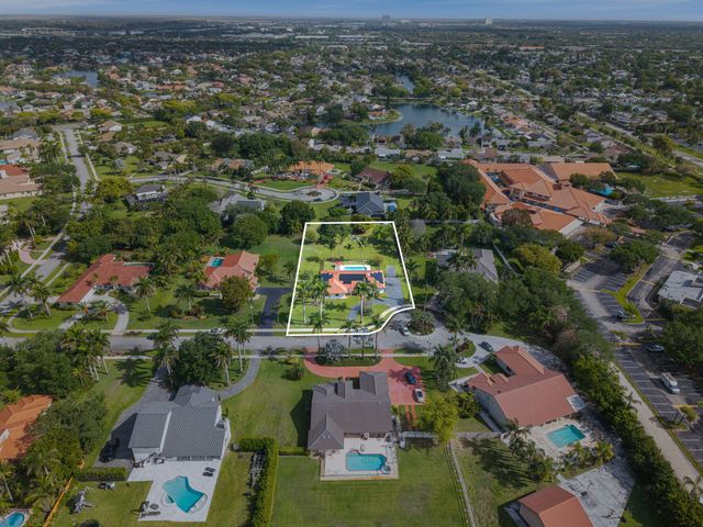 13821 Alexandria Court, Davie, FL 33325