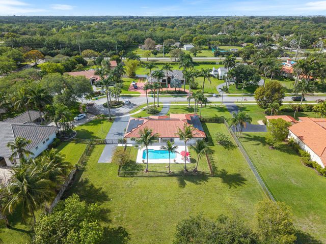 13821 Alexandria Court, Davie, FL 33325
