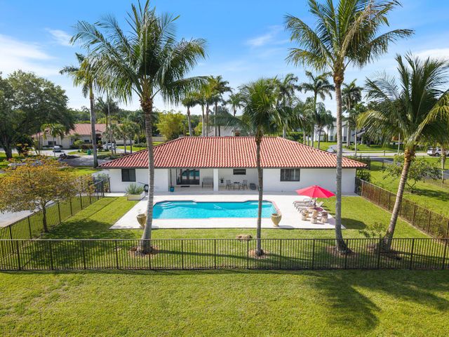 13821 Alexandria Court, Davie, FL 33325