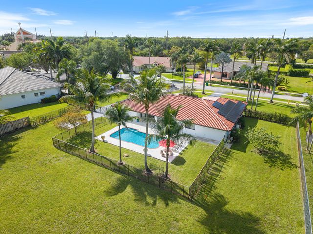 13821 Alexandria Court, Davie, FL 33325