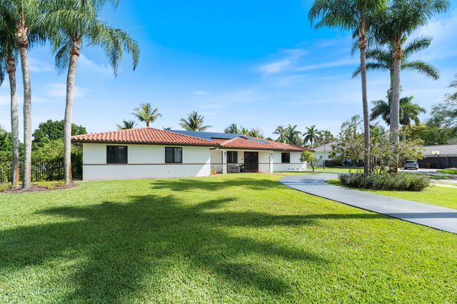 13821 Alexandria Court, Davie, FL 33325