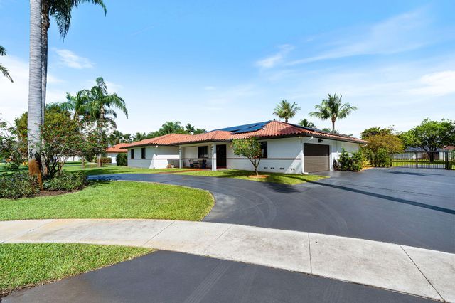 13821 Alexandria Court, Davie, FL 33325