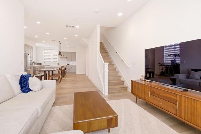 888 Broadway, Belmont, CA 94002